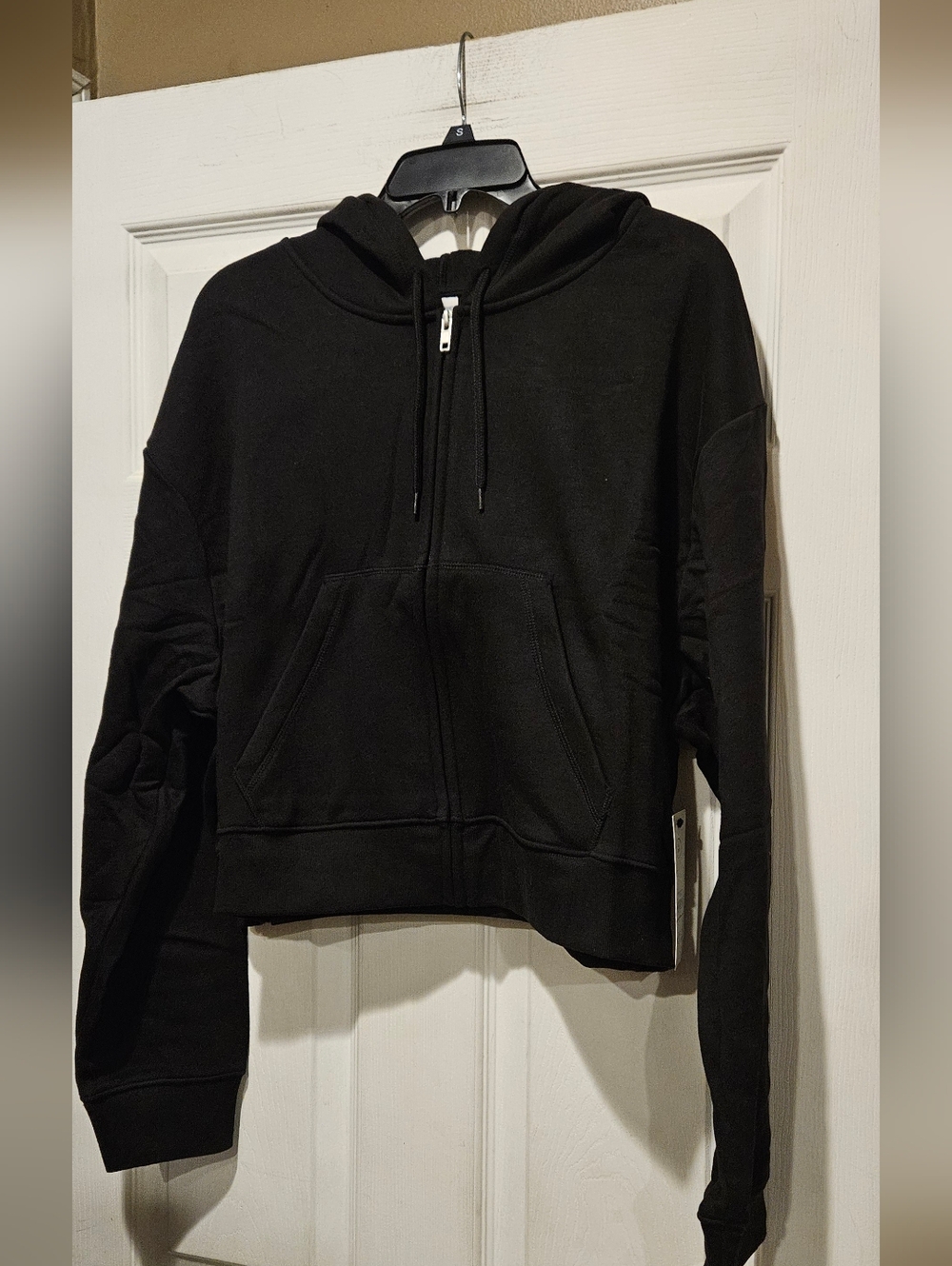 NO BOUNDARIES CROPPED ZIP HOODIE
